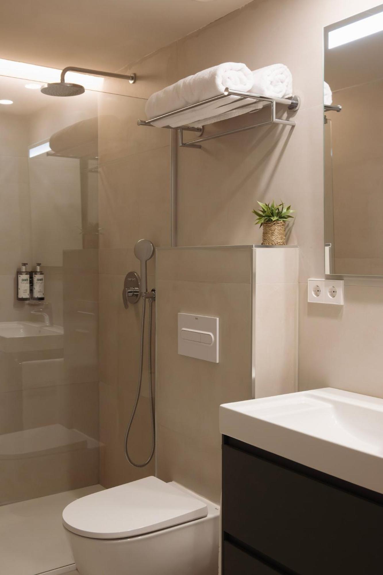 Apartamentos Joaquin Costa Santander Exteriör bild