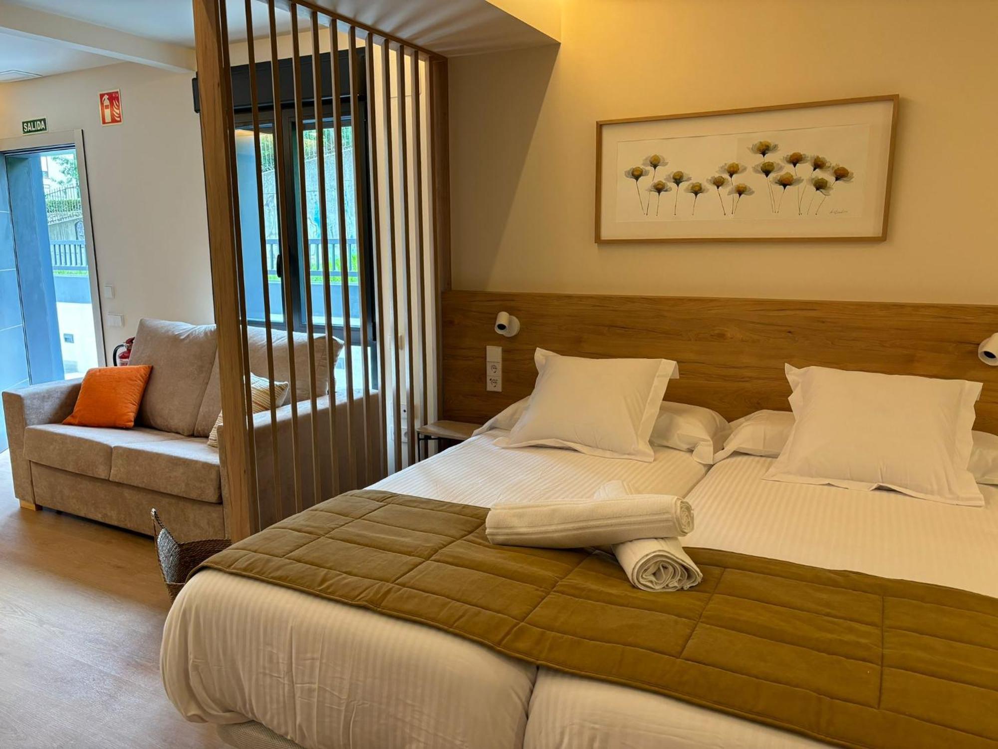 Apartamentos Joaquin Costa Santander Exteriör bild